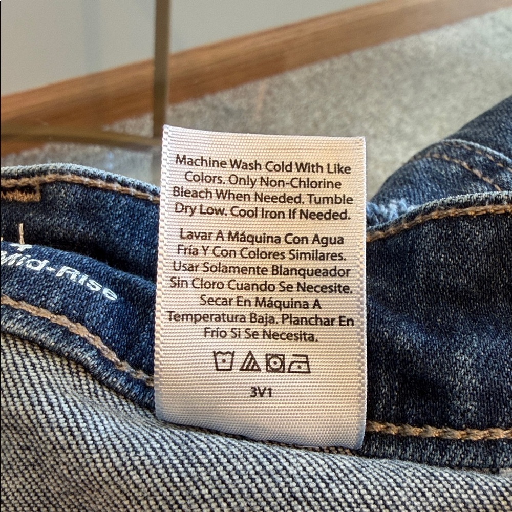 Time and Tru Mid-Rise Distressed Jeans Size 4 - Picture 6 of 16